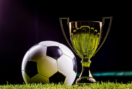 并频频冲击 并频频冲击